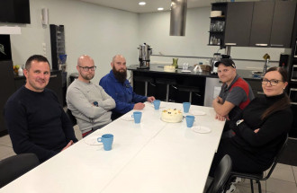 "Jokainen saa olla oma itsensä" – kehitysmahdollisuudet, vastuunanto ja sujuva arki ovat työviihtyvyyden avaintekijöitä